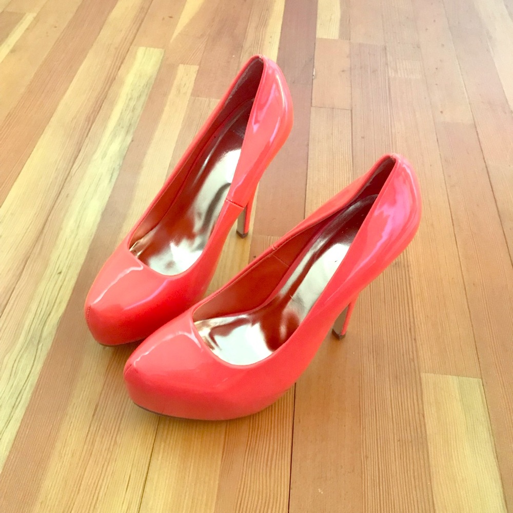 Coral pumps- Size 10